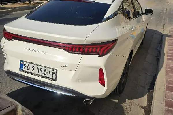 کی ام سی J7