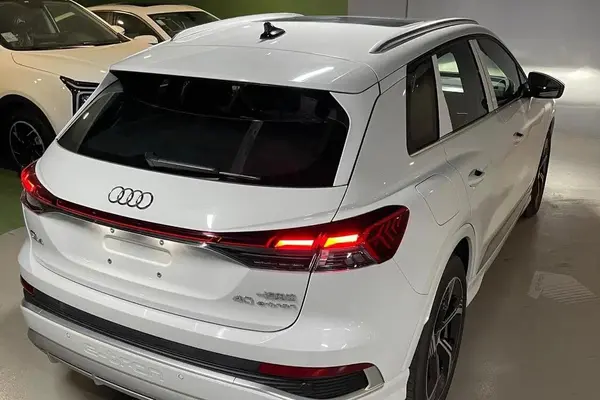 عکس آئودی Q4 e-tron