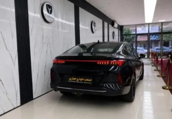 کی ام سی J7