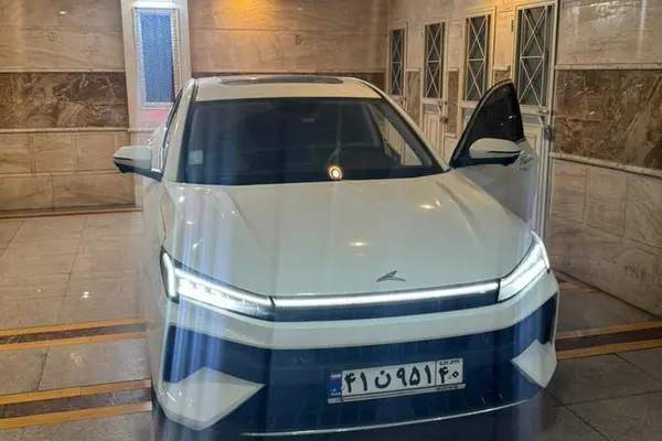 عکس کی ام سی J7