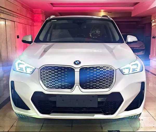 بی ام و iX1