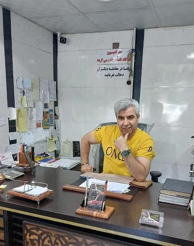 مدیر نمایشگاه اتو گالری تخت سلیمان
