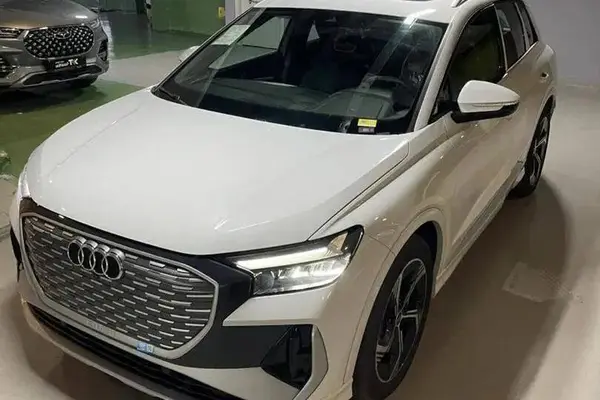 عکس آئودی Q4 e-tron