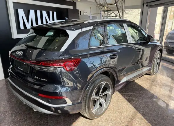 آئودی Q4 e-tron