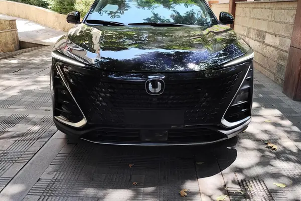 عکس چانگان UNI-T
