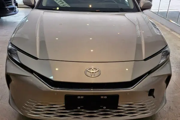 عکس تویوتا کمری
