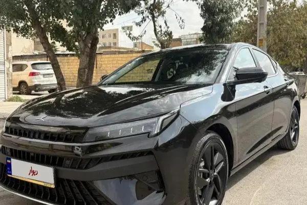 کی ام سی J7