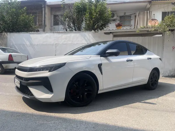 کی ام سی J7