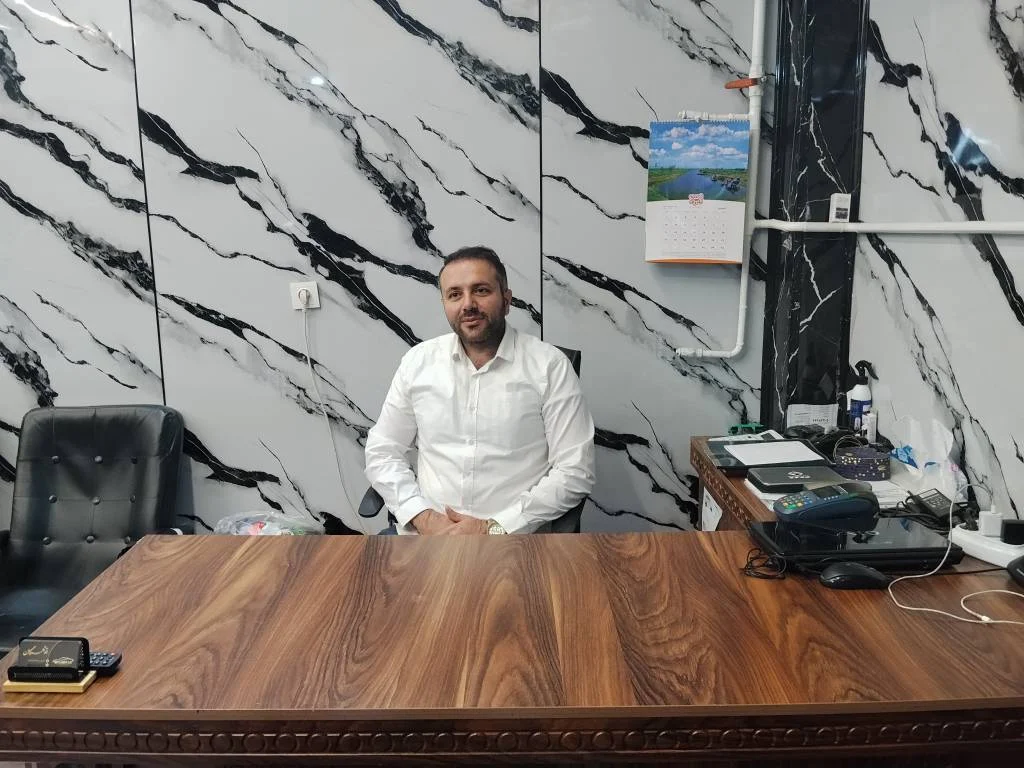 مدیر نمایشگاه اتو گالری مهرگان
