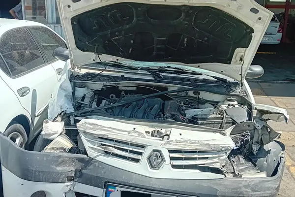 عکس رنو پارس تندر