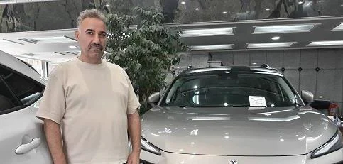 مدیر نمایشگاه اتو مجتبی