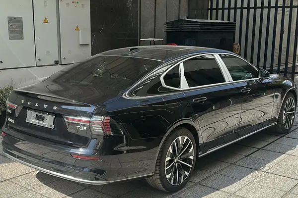 ولوو S90