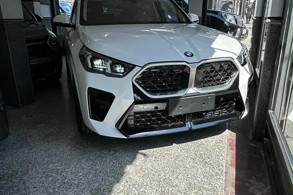 بی ام و X2