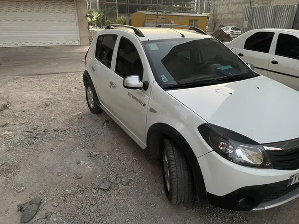 عکس رنو ساندرو استپ وی