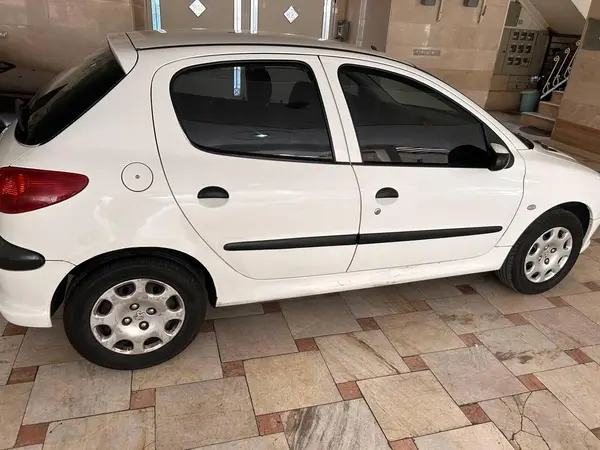 پژو 206