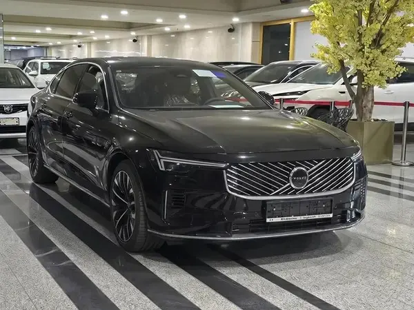 ولوو S90