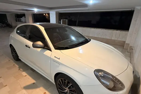 آلفارومئو جولیتا