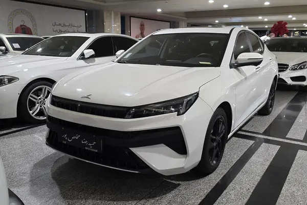 عکس کی ام سی J7