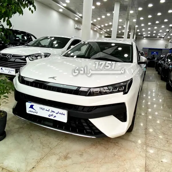 کی ام سی J7