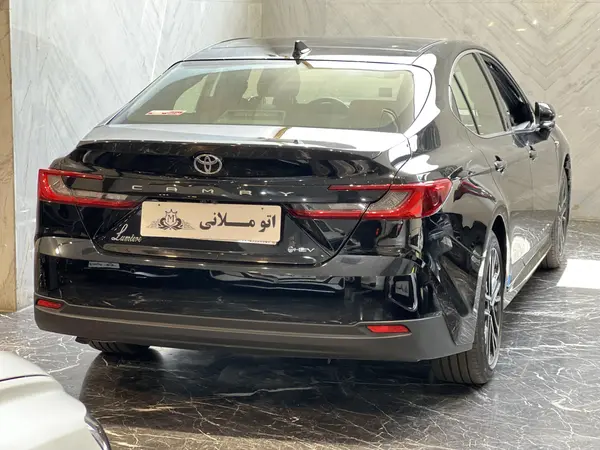 تویوتا کمری هیبرید