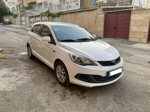 ام وی ام 315هاچ بک