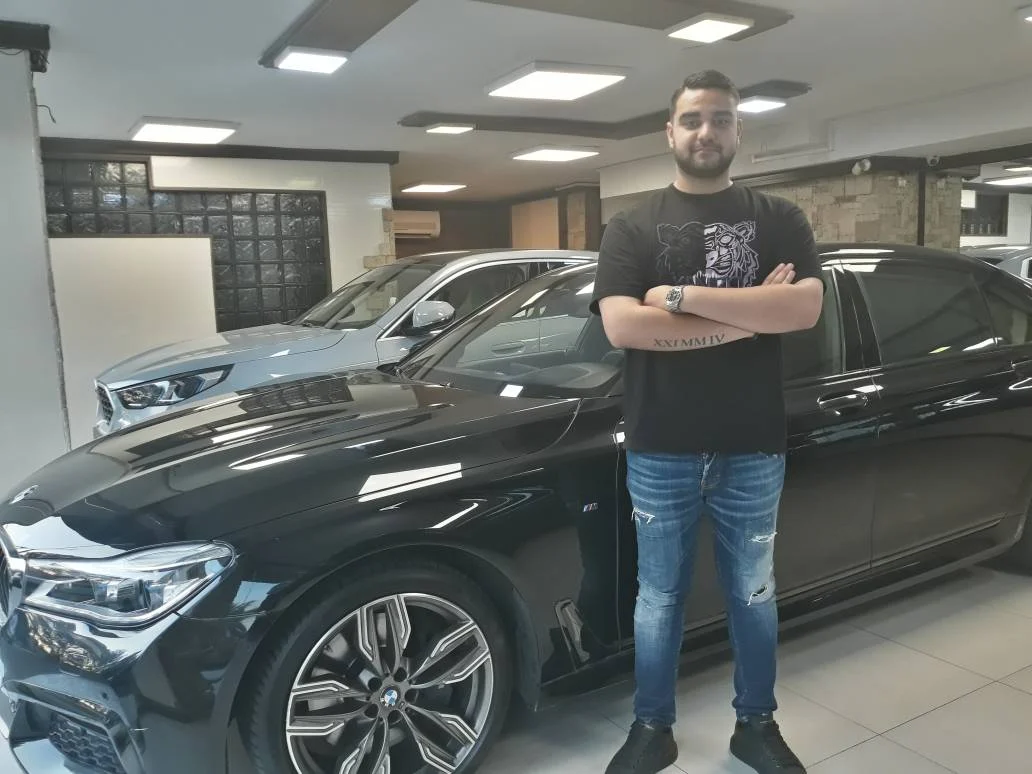 مدیر نمایشگاه اتو گالری عمل صالح