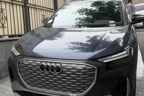 عکس آئودی Q4 e-tron