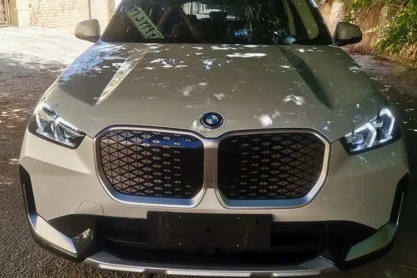 بی ام و iX1