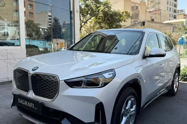 بی ام و iX1