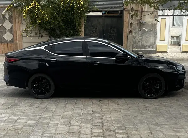 کی ام سی J7