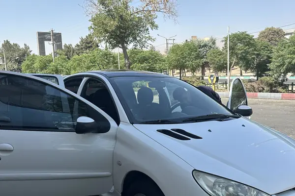 پژو 206