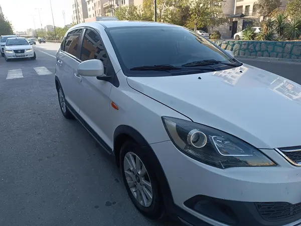 ام وی ام 315هاچ بک