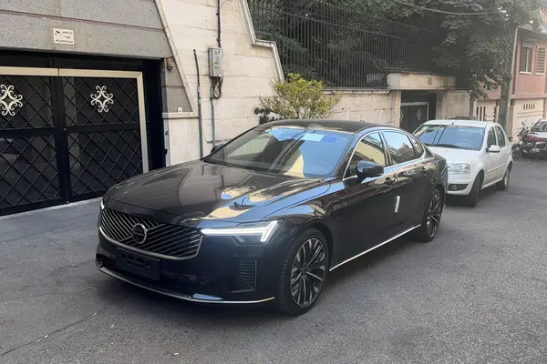 ولوو S90