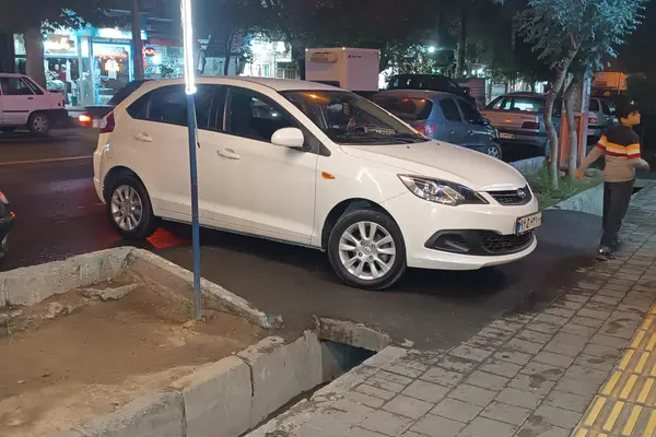 ام وی ام 315هاچ بک