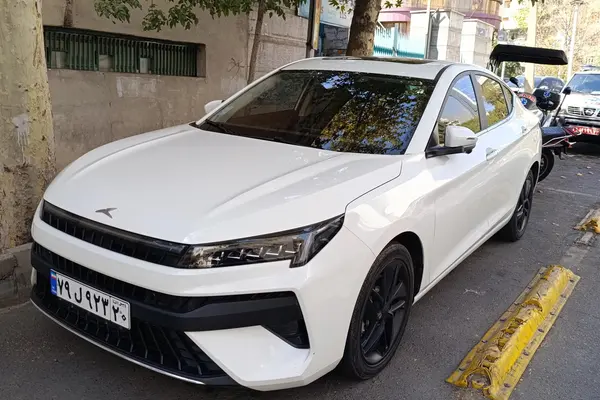 کی ام سی J7