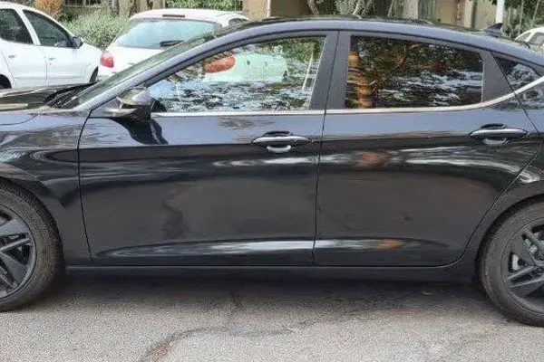 کی ام سی J7