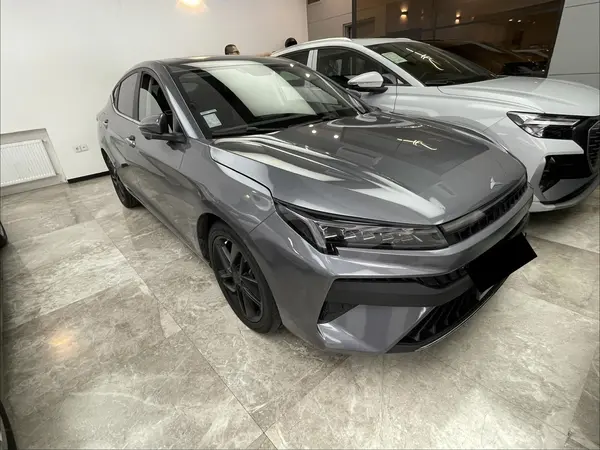 عکس کی ام سی J7