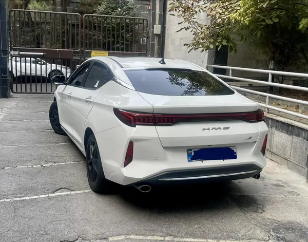 عکس کی ام سی J7