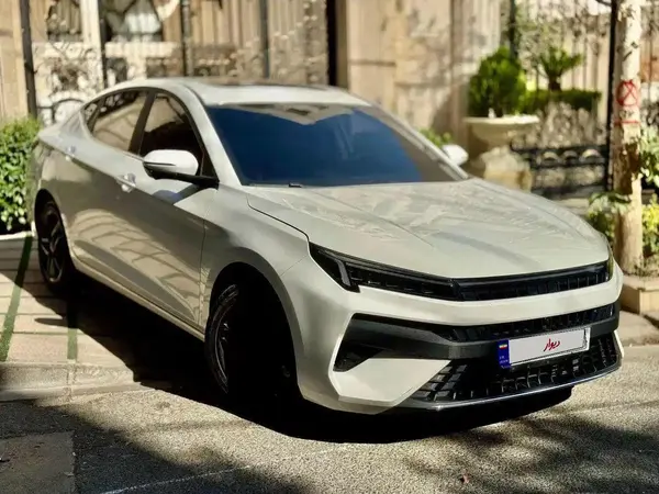 کی ام سی J7