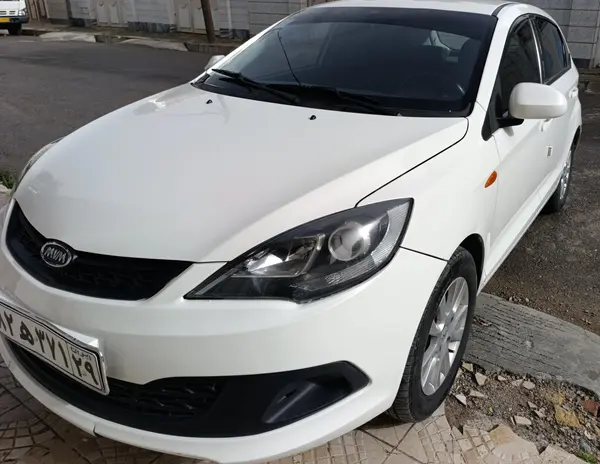 ام وی ام 315هاچ بک
