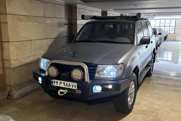 لندکروز چهار در