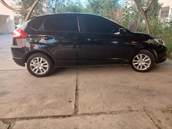 ام وی ام 315هاچ بک