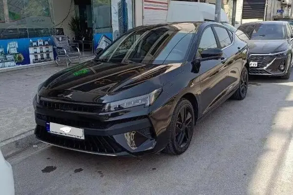 کی ام سی J7
