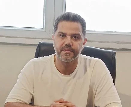 مدیر نمایشگاه اتو گالری مسعود