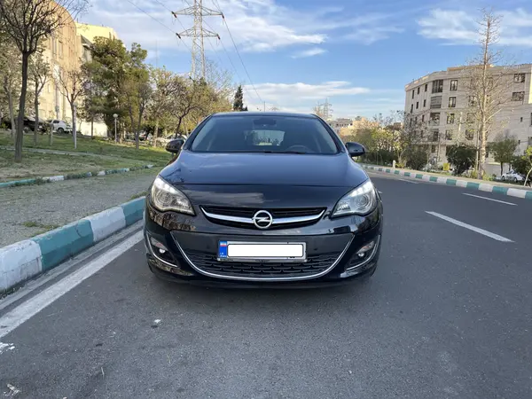عکس اپل آسترا سدان