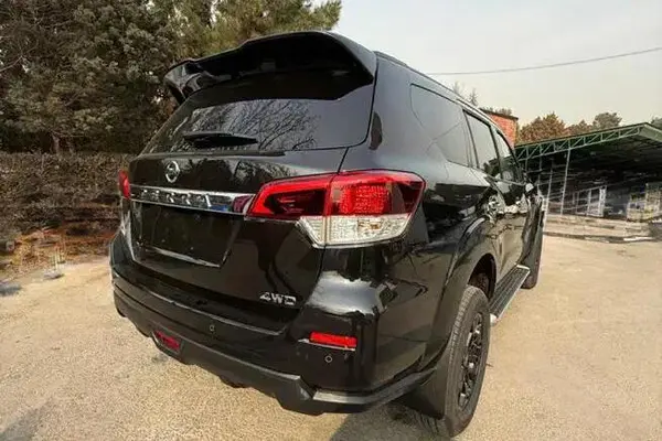 نیسان ترا