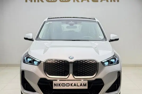 عکس بی ام و iX1