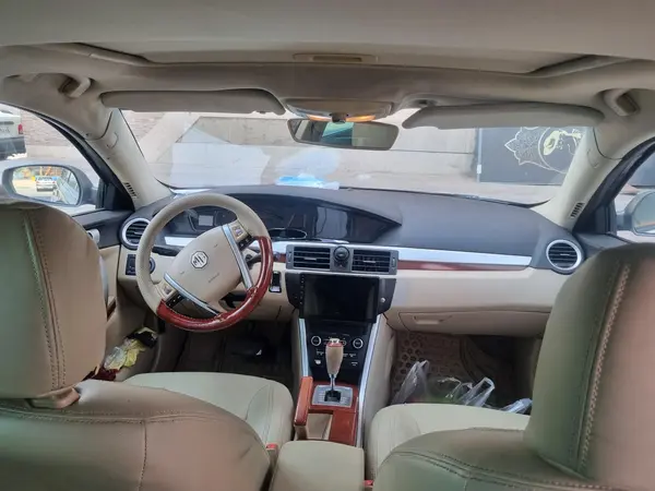 عکس ام جی 550