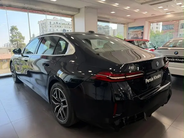 عکس بی ام و i5