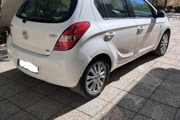 هیوندای i20
